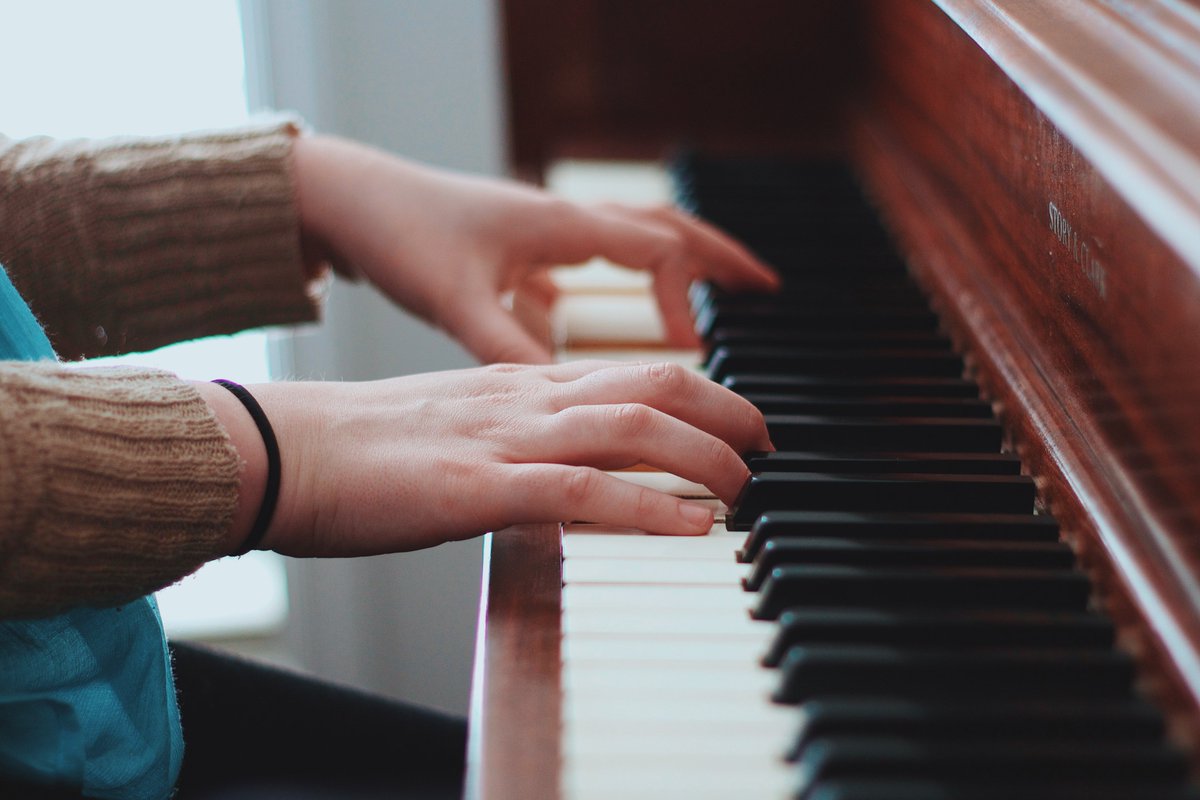 AnamCeol_MT's tweet photo. #MusicTherapists are trained in the necessary therapeutic skills to safely process difficult emotions or memories triggered by music and to support the client in healing. https://t.co/YQNG7nTesP
