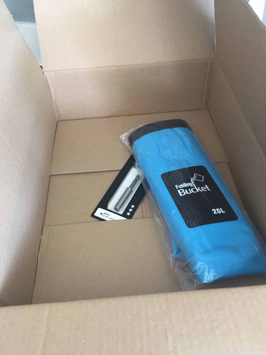 TraceyForrest3's tweet photo. Does Amazon  need this size packaging for two small items? https://t.co/VZCjdl0ekb