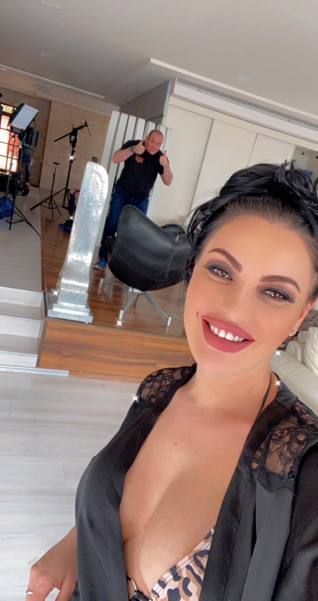 Honey Damon Official tweet media