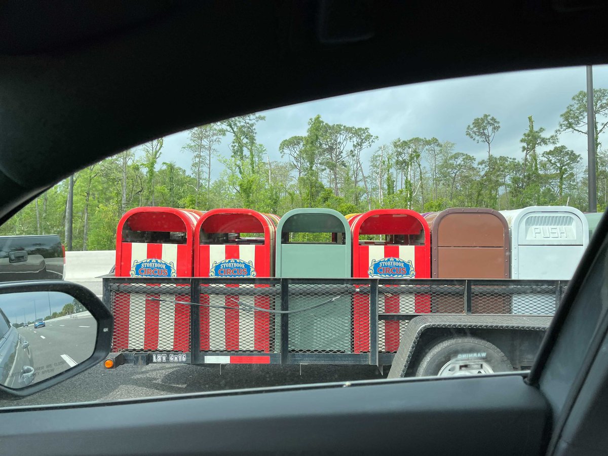 WDWNT's tweet photo. You never know what you’ll see on the roads here https://t.co/RzLuFX6KlU