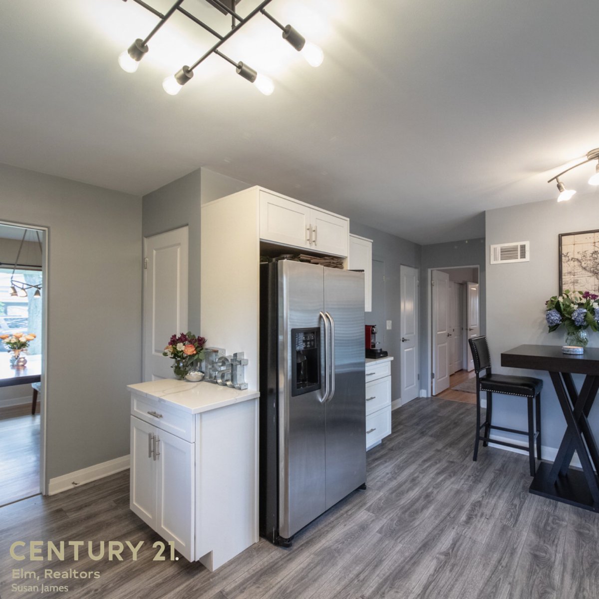 itsfromsue's tweet photo. 4 🛌/ 2.5 🛀 
Updated Ranch
1,525 sq. ft.
2 🚘 Attached Garage 
Finished Basement 

@Century21ELM 
#ParkRidgeIL #ParkRidge #Century21Elm #Sellingparkridge #parkridgeillinois #parkridgehomes #nwchicago #newlistingchicago #chicagohomes https://t.co/XqKjLxGSfp