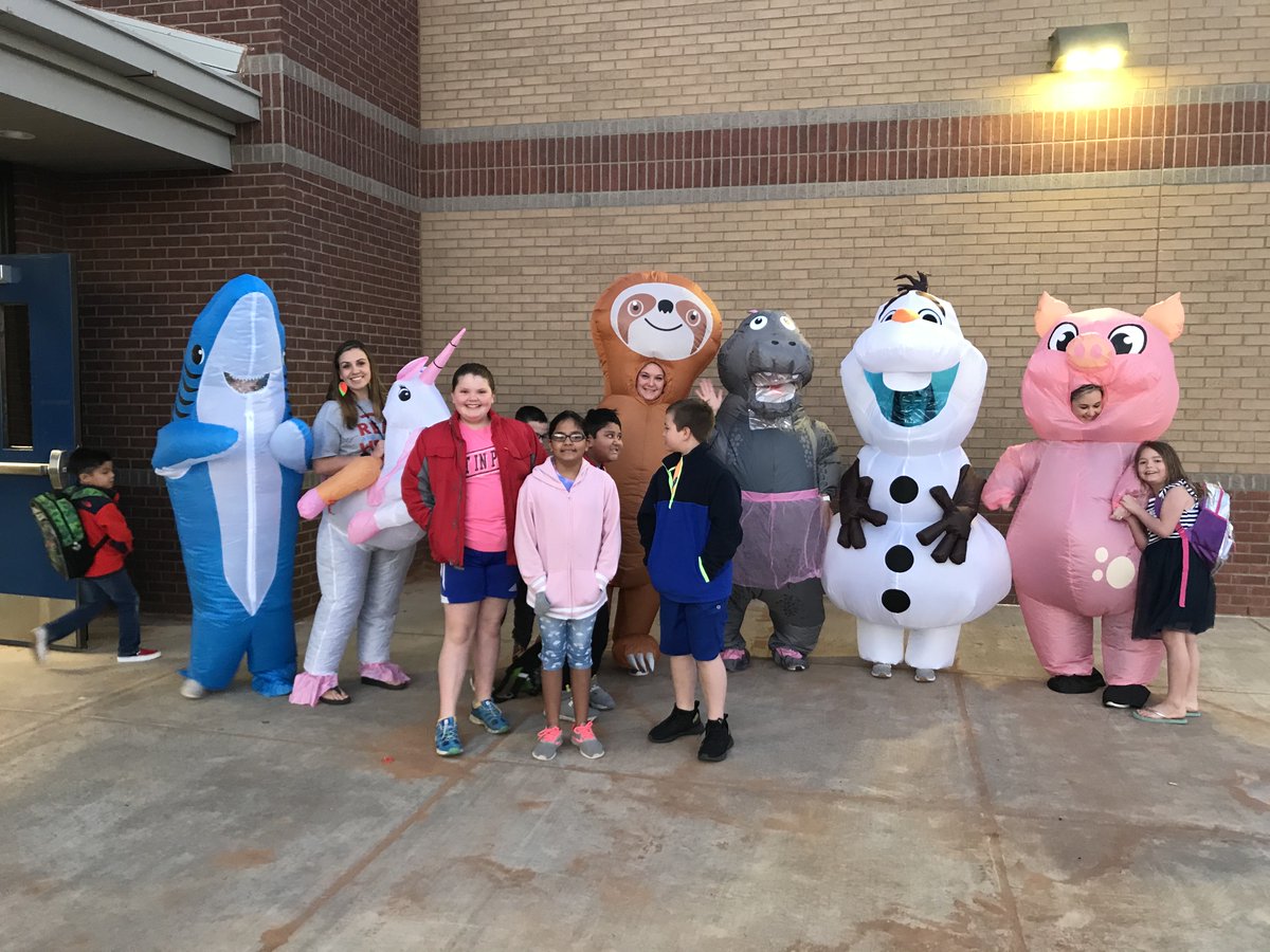 uplandheights's tweet photo. Faculty had a surprise waiting for students today! https://t.co/0NmchdvuKk