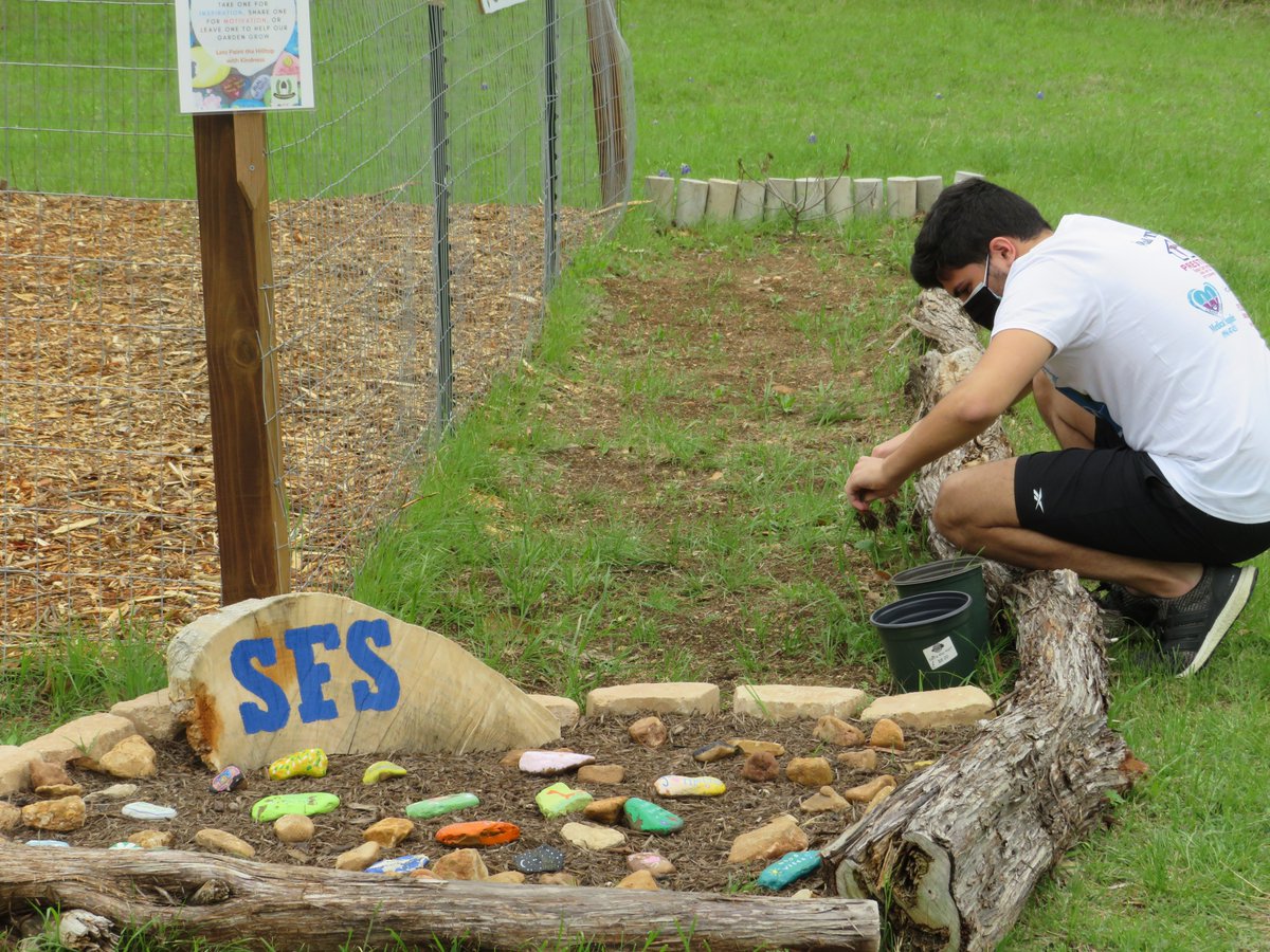 SEUGreenHilltop's tweet photo. Busy &amp; productive weekend by @SEU_SFS, Garden Day on Saturday, campus cleanup w/Physical Therapy Organization students...student leaders working together to make their part of the world a better place!  #TheBigEventSEU https://t.co/graQAj40fd