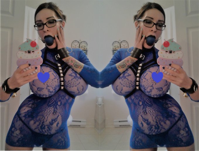 I kinda am in a twin vibe today.. anybody here have a twin? https://t.co/2XroawjR1O / https://t.co/Ru7TpN47nA<a href="/tag/hot"class="tags"><span>#hot</span></a><a href="/tag/tattoo"class="tags"><span>#tattoo</span></a><a href="/tag/tattoos"class="tags"><span>#tattoos</span></a><a href="/tag/tattoed"class="tags"><span>#tattoed</span></a><a href="/tag/topless"class="tags"><span>#topless</span></a><a href="/tag/candid"class="tags"><span>#candid</span></a>