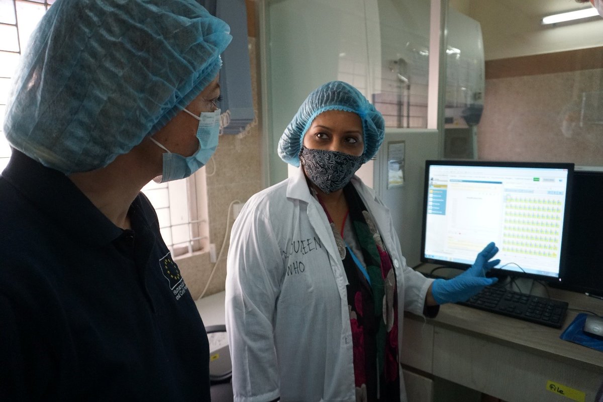 WHO's tweet photo. In Cox's Bazar #Bangladesh 🇧🇩, WHO is boosting the capacity of #COVID19 testing laboratory in the world’s largest refugee camp for Rohingya communities.

👉https://t.co/sSdocsnQ0b #WithRefugees  https://t.co/GkFPrPXJuN