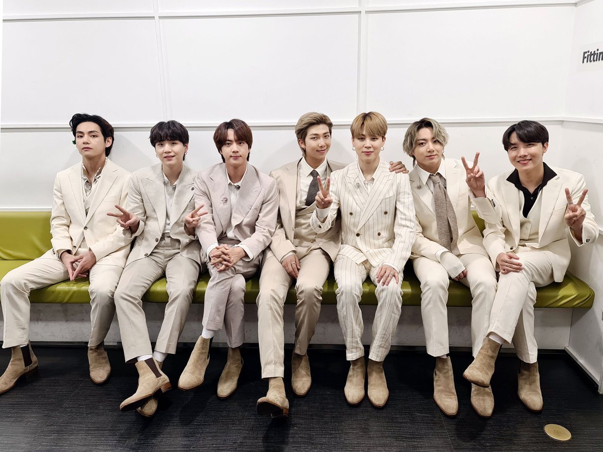 1人だけ座り方可愛すぎる🐣