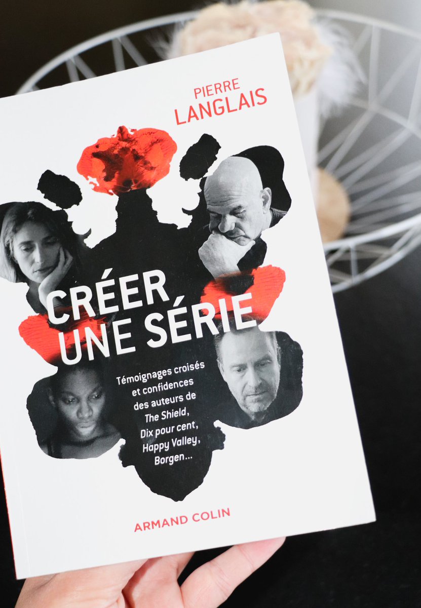 emmavolatier's tweet photo. « Ils ramassent la merde du monde et en tirent des œuvres prenantes, drôles, bouleversantes, magnifiques. » Déjà très séduite par les premiers mots de Caroline Proust.  Hâte de m’y plonger. https://t.co/JeKkoc3LMf