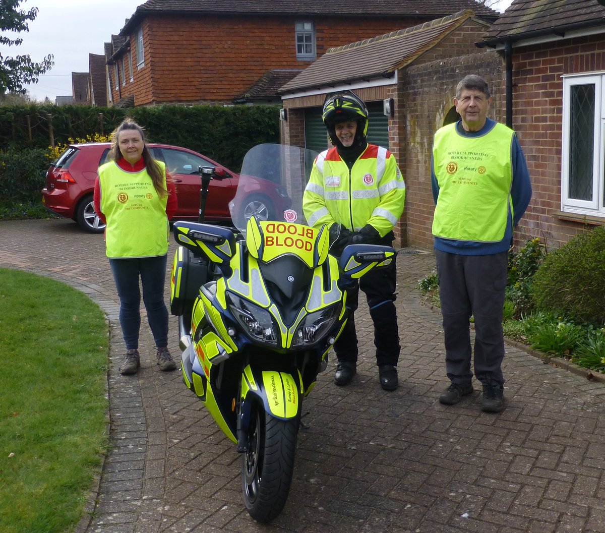 serv_sl's tweet photo. This morning, Peter O’Keefe and his daughter Lesley Chalcraft set off this morning to walk from Guildford to Littlehampton, along the #weysouthpath Raising money for @serv_sl along the way with @GuildfordRotary We wish them all the best!! 🙏🌳☀️ #nicedaytogowalking https://t.co/mnDrqbxWC0