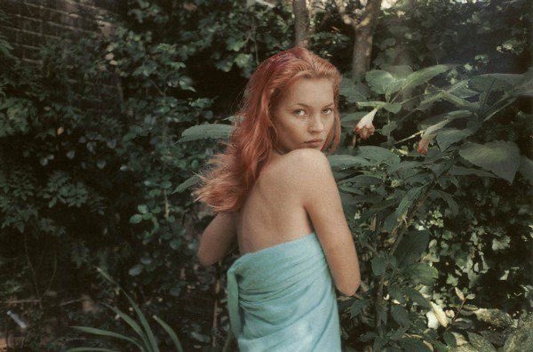 LAVIDAPRADA's tweet photo. kate moss with pink hair https://t.co/VqVWIf5kPO