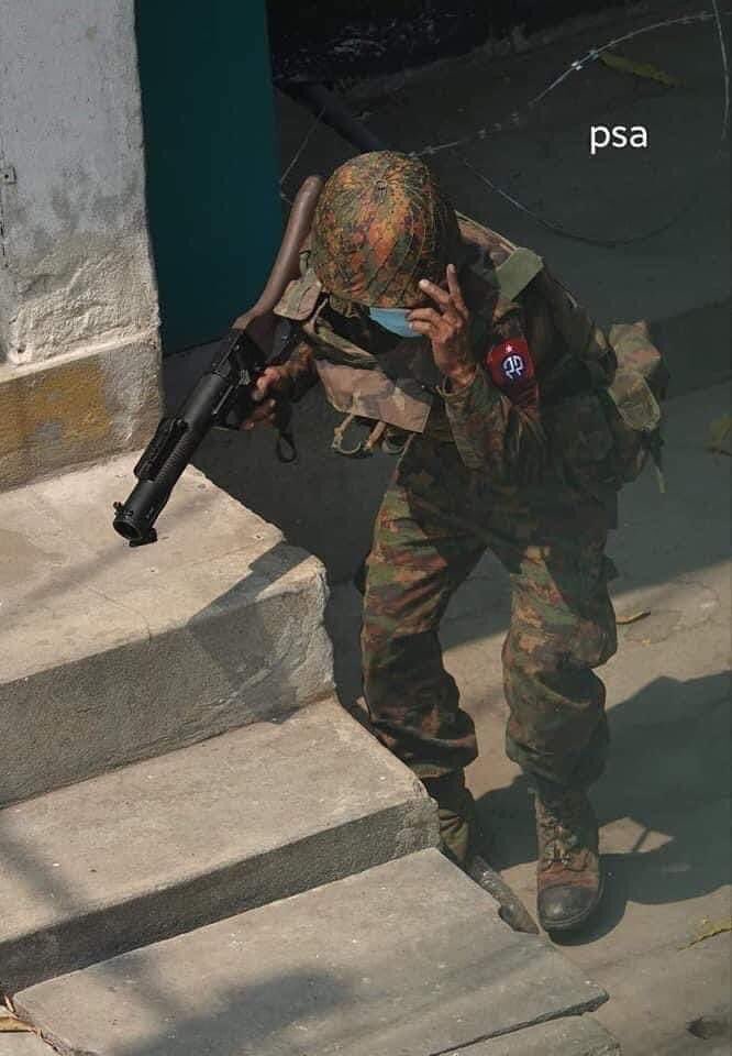 EjLwin's tweet photo. The Military Terrorist (SAC) is using a grenade launcher to kill civilians in South Dagon ,Yangon. 🚨🚨🚨
#WhatsHappeningInMyanmar #Mar29Coup #WeNeedR2PInMyanmar https://t.co/4KGHSznlD2
