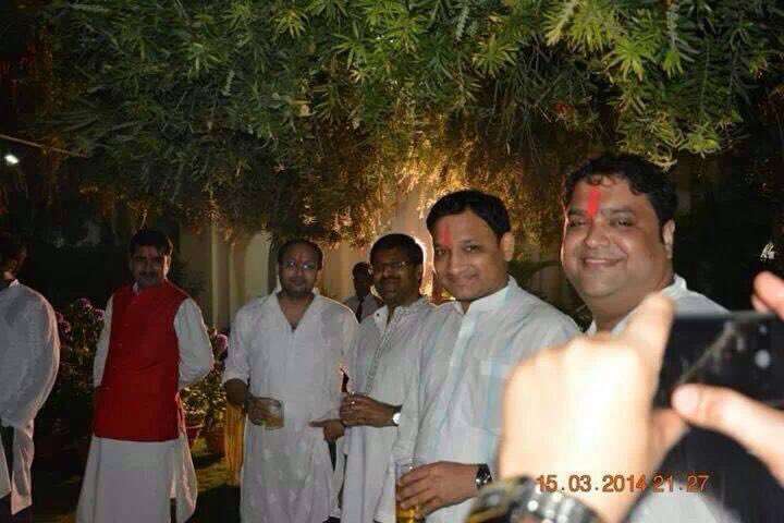 GauravVirendraA's tweet photo. #HoliThrowBack #NewsNowNation https://t.co/LhSKuhVI6o