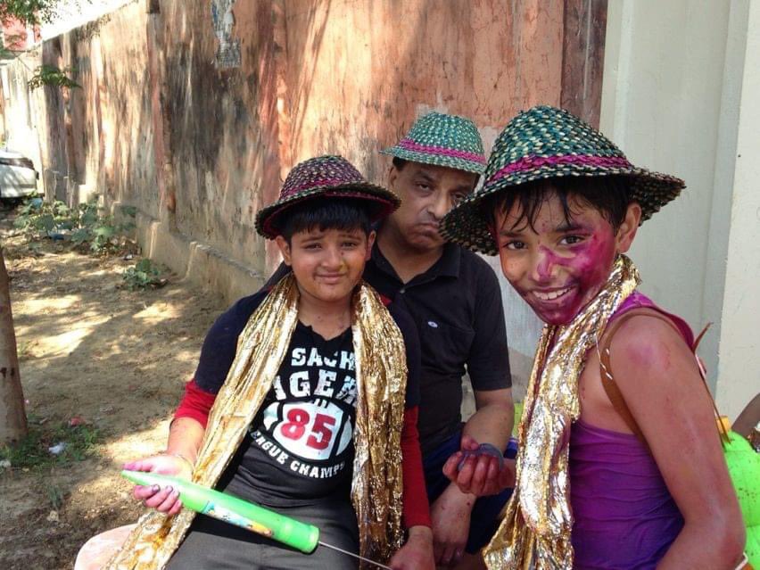 GauravVirendraA's tweet photo. #HoliThrowBack #NewsNowNation https://t.co/LhSKuhVI6o