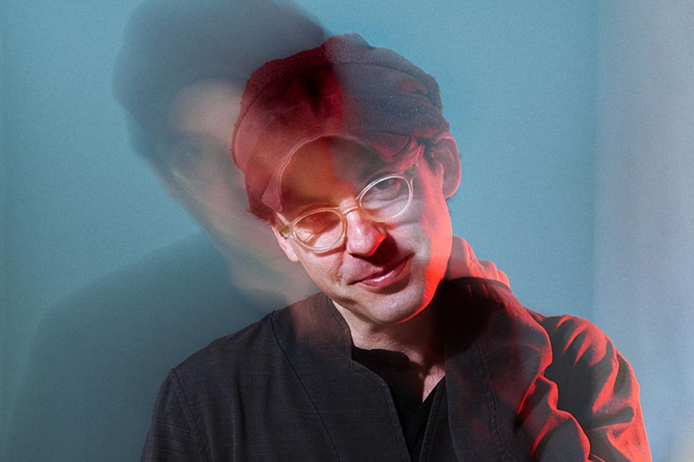 PopMatters (@popmatters) on Twitter photo #INTERVIEW: Over a decade-and-a-half into his Clap Your Hands Say Yeah (<a href="/cyhsyband/">Clap Your Hands Say Yeah</a>) project, Alec Ounsworth has moved from lyrical surrealism to more direct messaging, with his new album tackling gun violence and a divided America.
popm.at/CYHSY2021 #INTERVIEW: Over a decade-and-a-half into his Clap Your Hands Say Yeah (<a href="/cyhsyband/">Clap Your Hands Say Yeah</a>) project, Alec Ounsworth has moved from lyrical surrealism to more direct messaging, with his new album tackling gun violence and a divided America.
popm.at/CYHSY2021