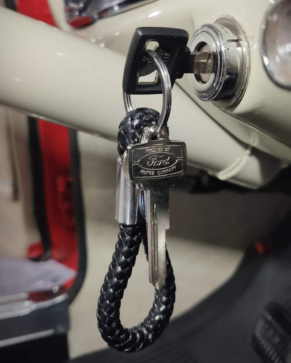 DetailingBros's tweet photo. Deseamos que enciendan está semana con toda la actitud y buena energía.

Si van a pasear no olviden llevar sus carros relucientes.

#detailingbros #Detailing #lavadodeautos #lavadodetapiceria #keepitshiny #DetailingBogota #semanasanta #vacaciones 

https://t.co/fhBP4MTWcM https://t.co/41VEI4zdJJ