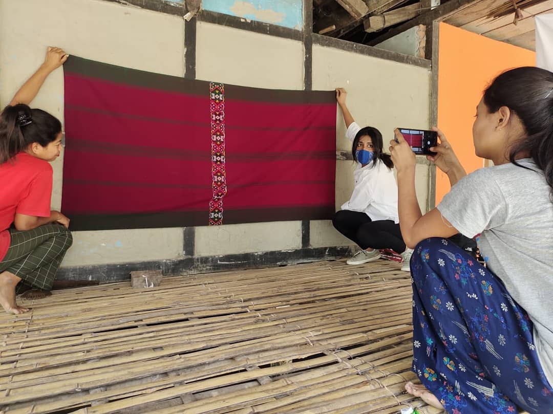 Impulse_Empower's tweet photo. #ImpulseModel Prevention #RuralFutures Co-Creation Phase 2 Crafting Routes training for weavers on Social Media, Videography/Photography, and financial management facilitated by 
@ImpulseNGO @Impulse_Empower @naturenomics
Co-brand @ElephantCountry supported by @inBritish #SDGS https://t.co/xiMyZbofUZ