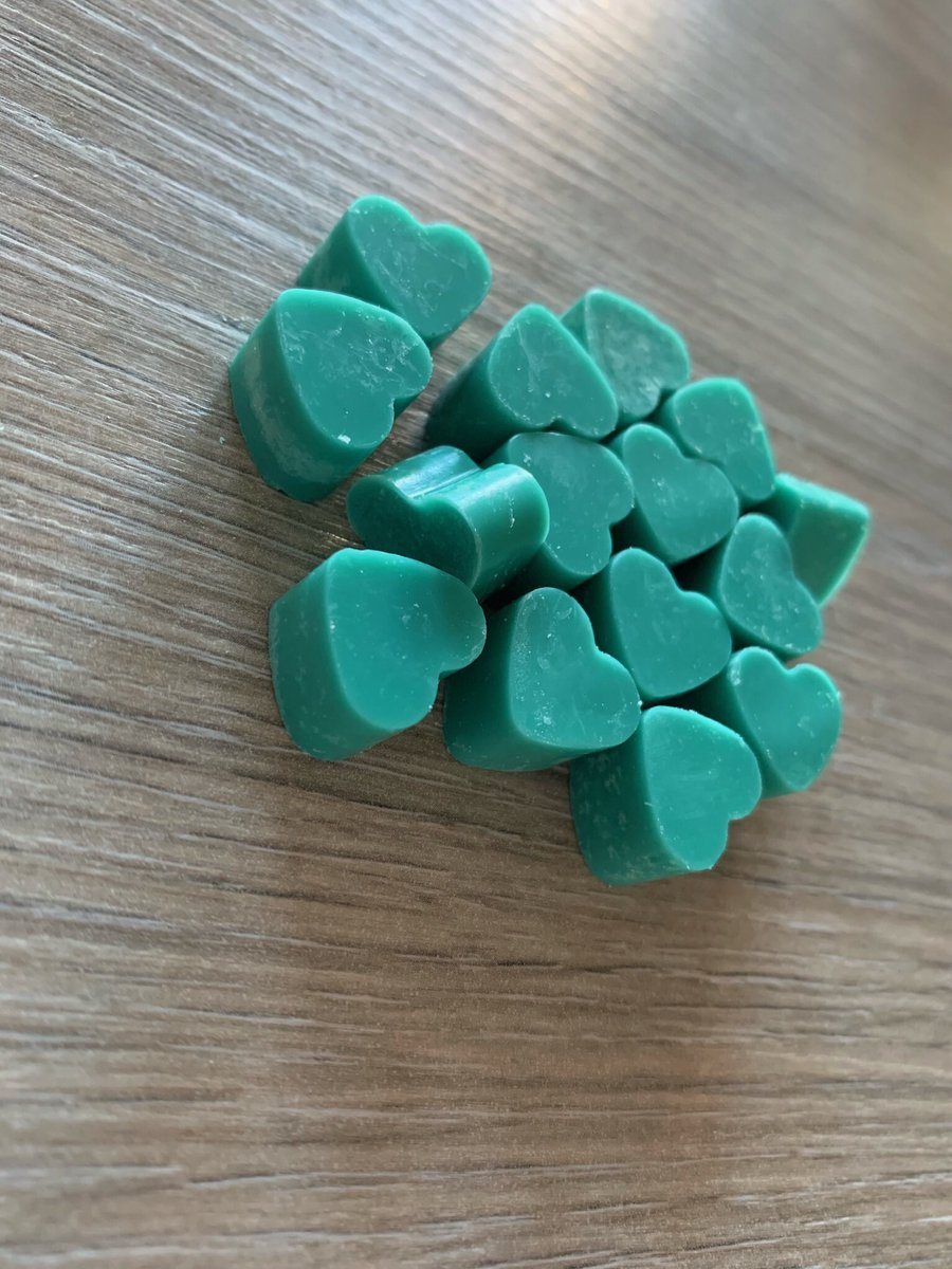 Excellent week of sales again on our eBay!! Thank you all so much. With weather like this, why not bring the scent of your garden inside?? Try our Floroza country garden scent today. 50, 100 + 10 free. Or have a selection box from our selection boxes. Please follow the bio link.