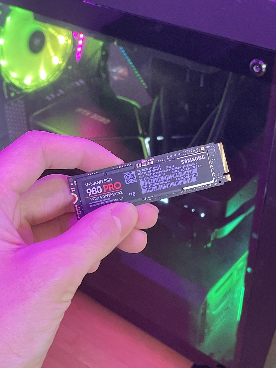 ANONLMAL's tweet image. ⚡️ CONCOURS ⚡️
5 SSD 980 Pro à gagner 

• #RT ce Tweet + Follow @SamsungFR et @ANONLMAL pour tenter de gagner 1 SSD sur les 5 !
• Mentionne 1 ami en réponse à ce tweet

Vous avez 24h pour participer !

#SamsungFastTour #Samsung #Sponsorisé 
#SpeedBuilders2021 #SpeedBuildersFR