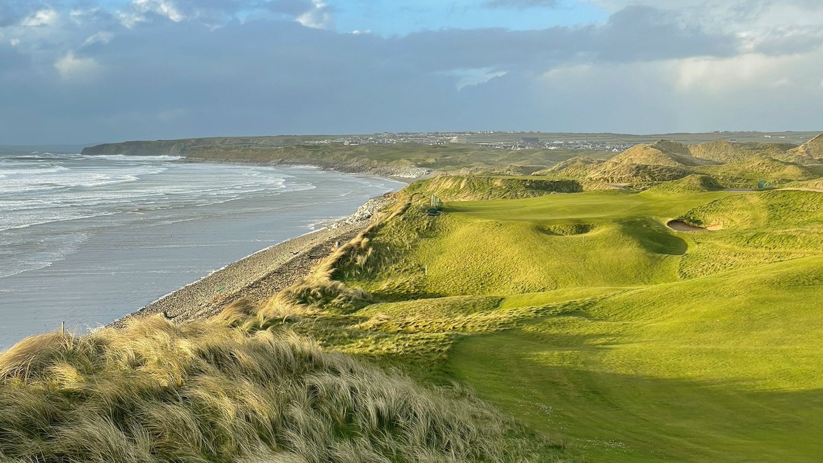 TeachDeBroc's tweet photo. Any day now ⛳️ https://t.co/0g1CQckhDv