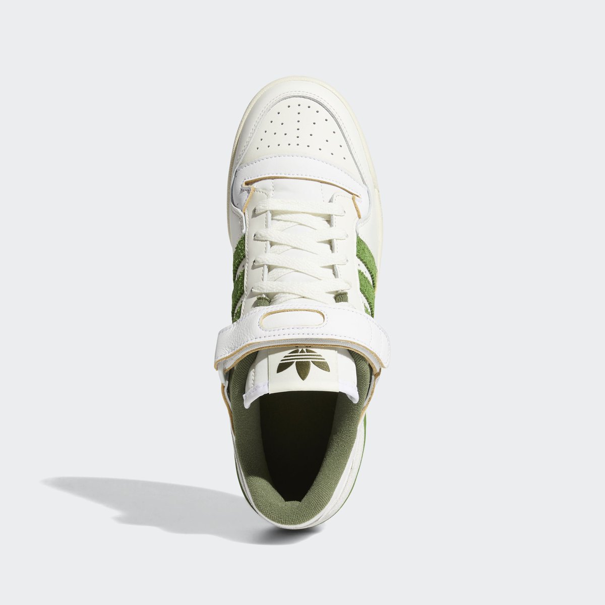 adidasalerts's tweet photo. The adidas Forum ’84 Low returns in its original colorblocking, but swapping the Royal Blue for Crew Green, releasing this Thursday, April 1. https://t.co/fBK7ITMlhV
