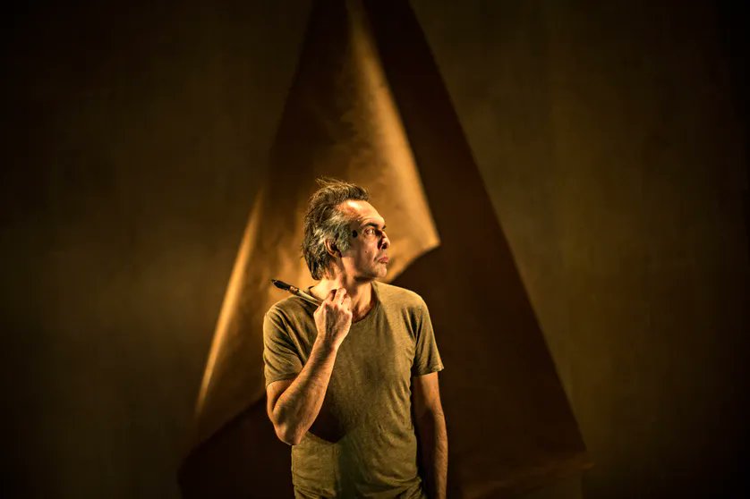 #Soutienàlascènethéâtrale 
"Maîtres anciens" de Thomas Bernhard adapté par Nicolas Bouchaud devait être joué ce mois-ci au <a href="/ThdelaBastille/">ThéâtredelaBastille</a>. 
<a href="/franceculture/">France Culture</a> vous en propose une version radiophonique > franceculture.fr/emissions/fict…