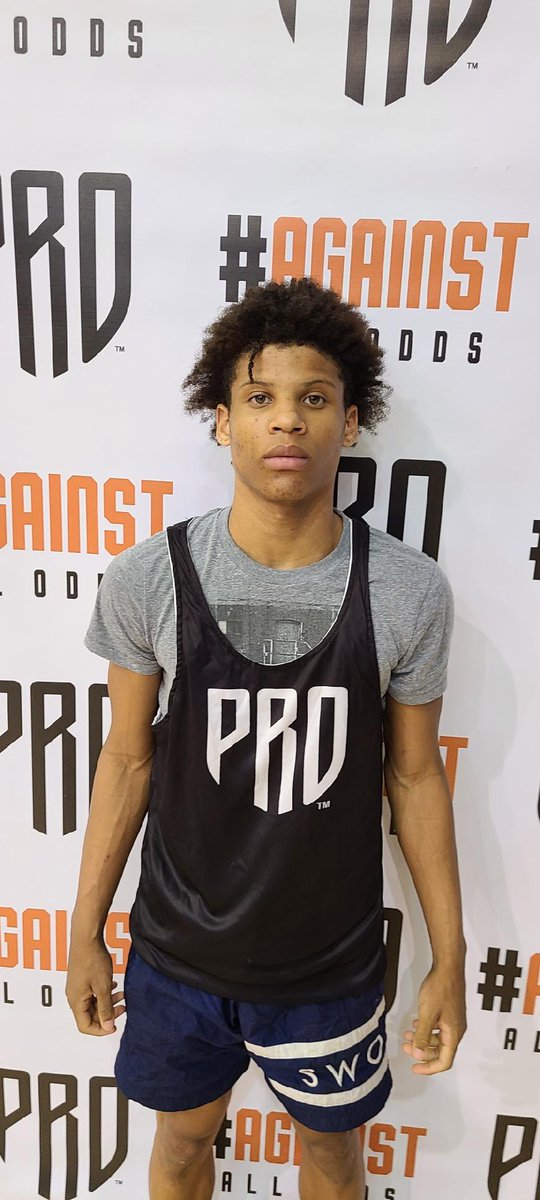 PRO_Movement1's tweet photo. #PRO Resolution BOYS Showcase🔥

‘22 @Eazy2_0 ( @MariettaHSHoops ) is a guard with serious leaping ability, a lot of coaches are excited about.

Eric has nice size and physical enough to defend both guard spots... 

BIG SENIOR YEAR... #Loading

#PROResolution
#AgainstAllOdds https://t.co/Ag8rquI70j