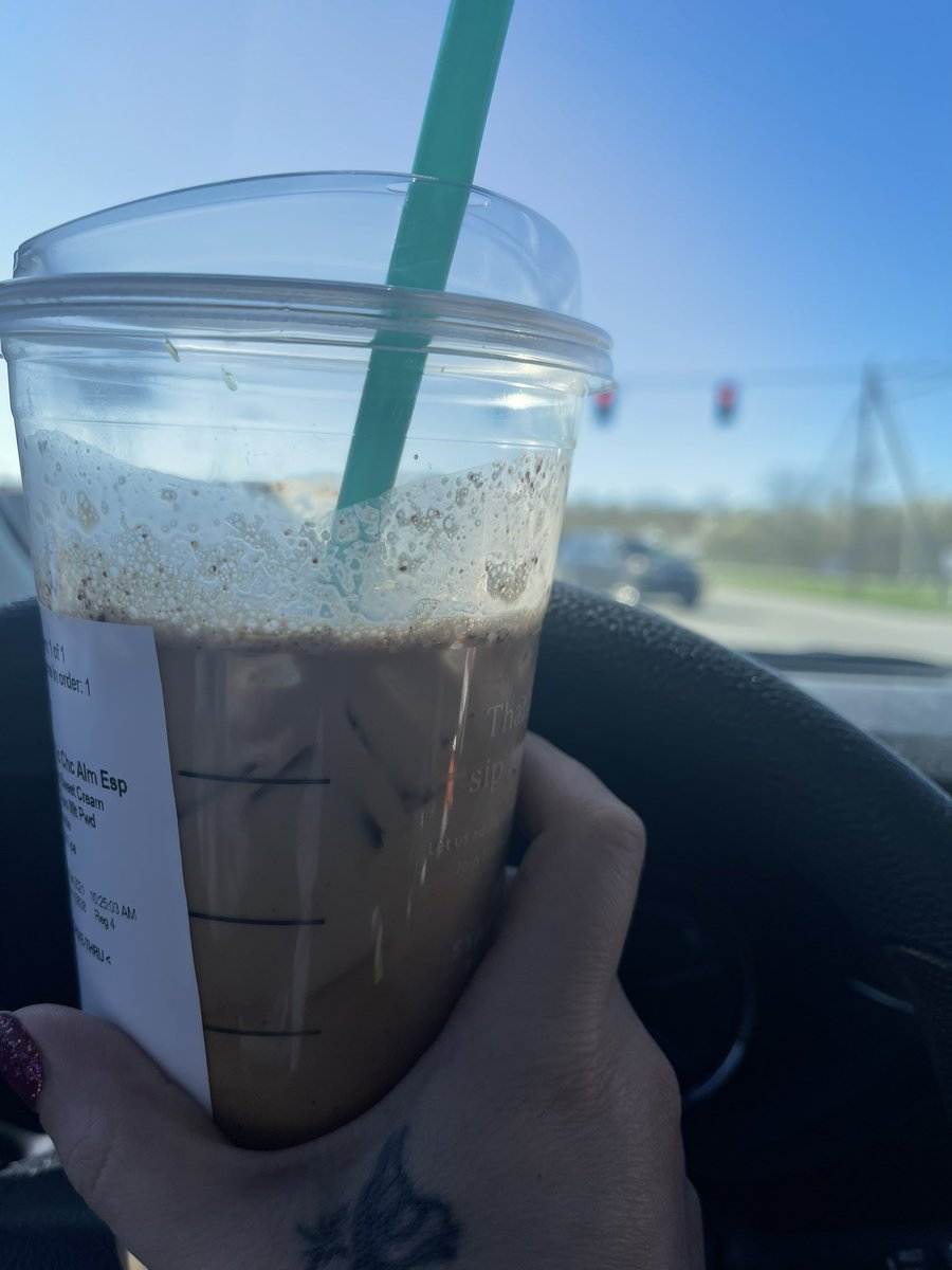 StarRobl1's tweet photo. @Starbucks What’s wrong with this picture? Why are the drinks not full?? https://t.co/166vyKPgv3