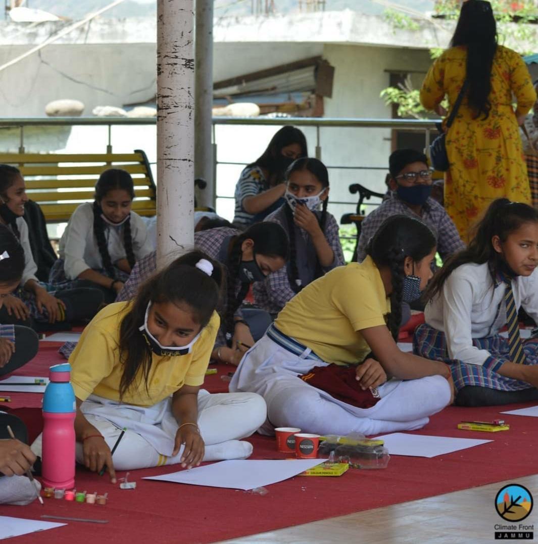 ClimateFrontJMU's tweet photo. Painting Competiton at Fuलkari2021,
Bunch of talented artists gathered together to paint the beauty of nature onto the canvas , conveying there is nothing truly more beautiful than the nature.
#fulkari2021 #live #livecompetition #painting #paintingcompetition #climatefrontjammu https://t.co/oWIrYncV6C