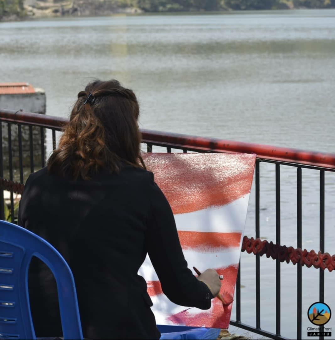 ClimateFrontJMU's tweet photo. Painting Competiton at Fuलkari2021,
Bunch of talented artists gathered together to paint the beauty of nature onto the canvas , conveying there is nothing truly more beautiful than the nature.
#fulkari2021 #live #livecompetition #painting #paintingcompetition #climatefrontjammu https://t.co/oWIrYncV6C