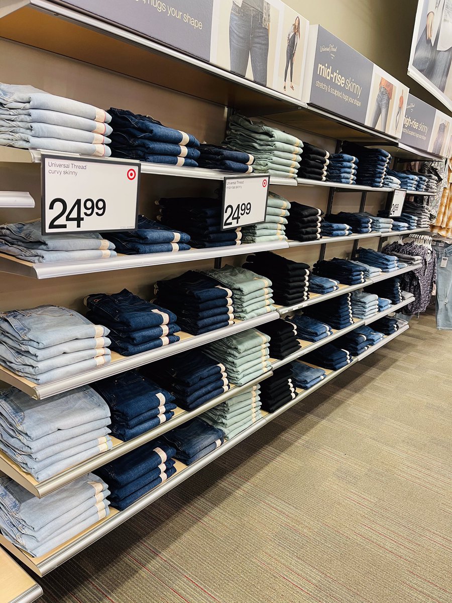 It’s the Jean Wall for Me 🤩 Whoop Whoop Great Job Kim!!
