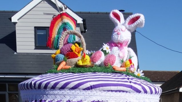Pictures of the Easter Bonnet on the Post Box at the corner of High Road and Clifton Avenue in South Benfleet. benfleethistory.org.uk/content/browse…
