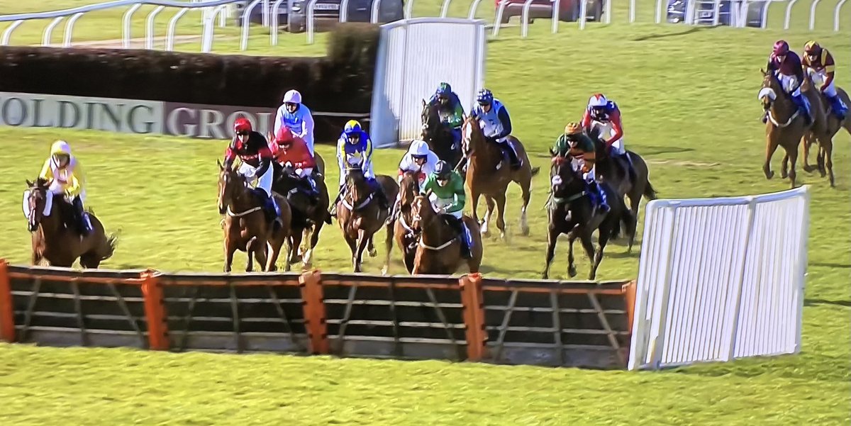 amajox's tweet photo. Congrats @amajox #PeterSummers enjoys #1stWin from 2nd ride @ 125/1 @RacingTV hurdle @wincantonraces #CatchinTime 13 years young #LauraHurley #daytoremember #15ran #winner ๐ฅ๐พ๐๐๐ https://t.co/Zgmts4Wv09