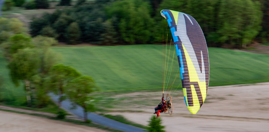 paramotoringie's tweet photo. Hadron 3 has been designed as a solid vehicle for fast covering the ground. It features wide speed range, precise steering and great performance.

https://t.co/lyMlIppaH6

#dudek #hadron #paramotoring #Ireland https://t.co/7tPWO0QMfG
