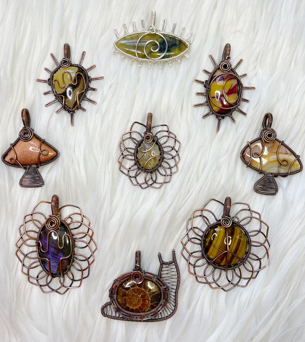 mildhippie's tweet photo. 🌞🐝🌼 GOLDEN HOUR 🌼🐝🌞

pendants available April 2nd at 4pm est https://t.co/RlragWanT8