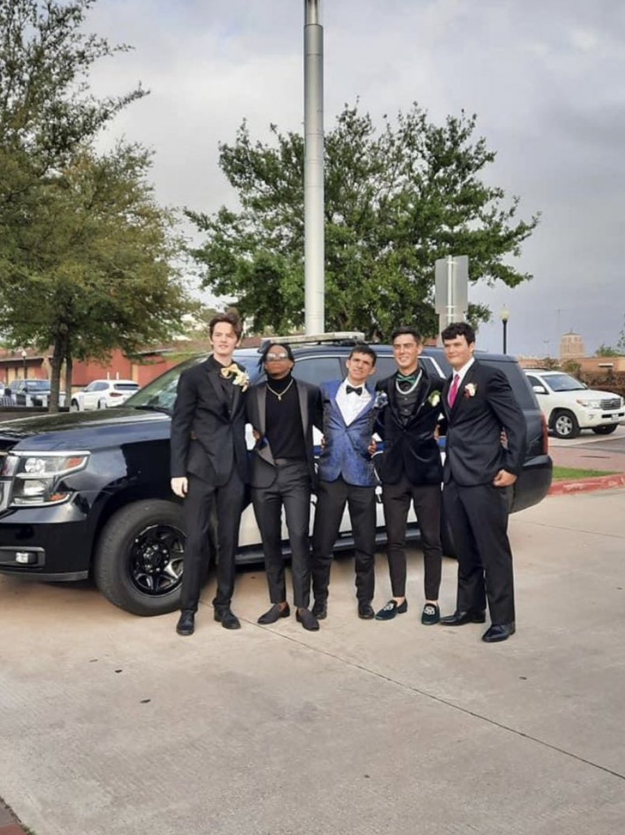 A couple more pics for y’all #prom