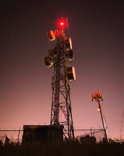 InsideTowers's tweet photo. The fifth generation in wireless mobile communications, 5G NR (New Radio), has a new, more efficient over-the-air format. Understand the differences and practical considerations for #5G field deployment. Download @RohdeSchwarz's white paper: https://t.co/hzMMuLlSy5 https://t.co/pGuylhLeUX