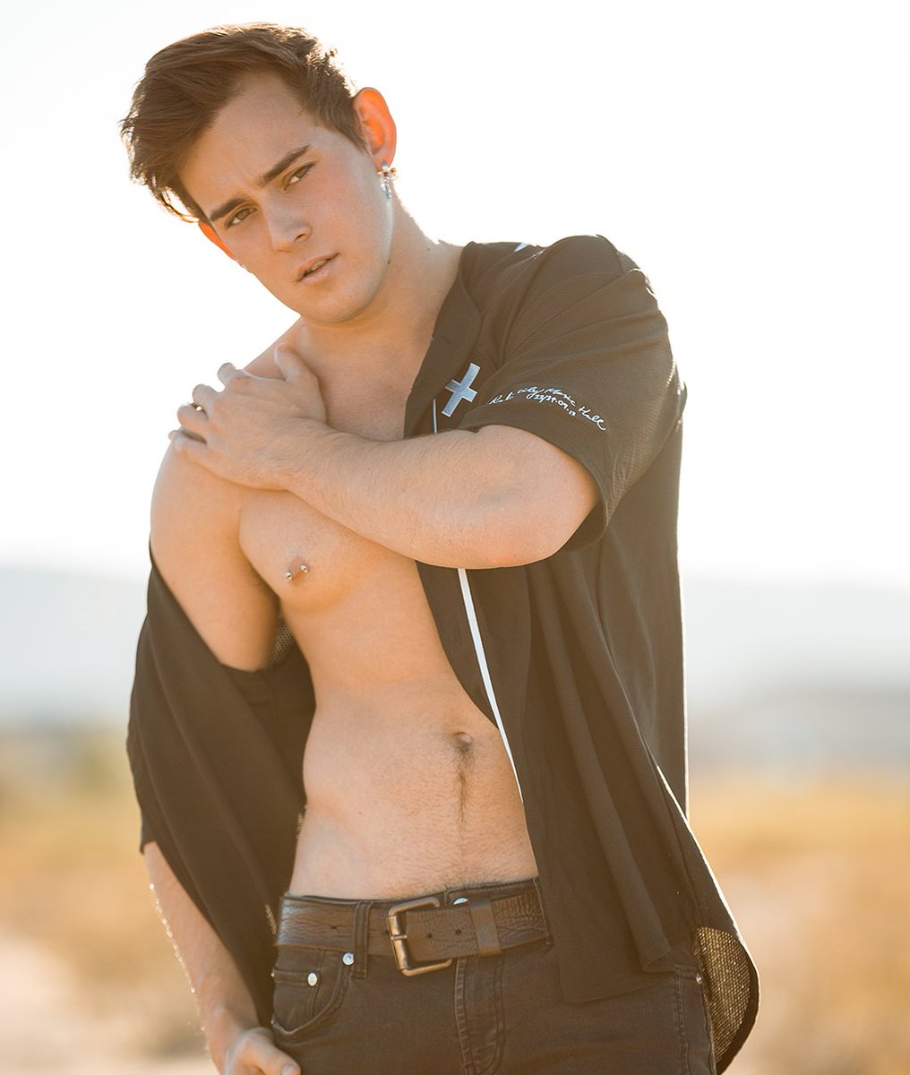 GayVN's tweet photo. Performer @JoshBradyXXX used quiet time in 2020 to pursue studying a passion: music production and composition.  Read his interview in 2021 #AVNMen  📸 @HelixStudios https://t.co/8NIsasUt7v