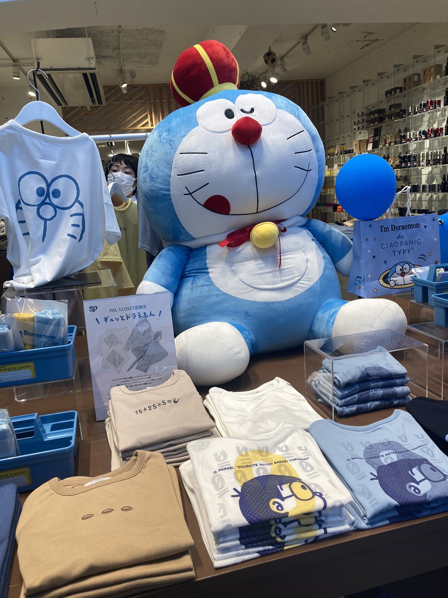 荒ぶる神々馬場 ドラえもん伝道師 イケメンスナックとドラドーナツ買ってしまいました イケメンスナックのカードは 美男子のび太 あと原宿のどこかの店舗にデカドラがおりましたよ