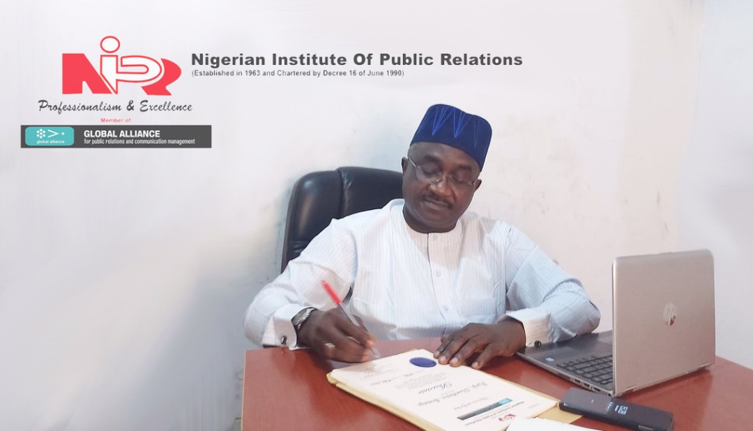 Mallam MUKHTAR ZUBAIRU SIRAJO,
President and Chairman of Council signing
Membership Certificates of new inductees