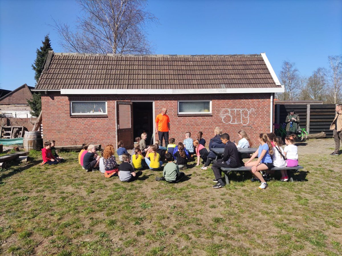 WoW 30 kinderen t/m 12 jaar vandaag bij de eerste #Doetebol bootcamp. Wat leuk dat we in deze Corona tijd bewegen laagdrempelig in de wijk kunnen aanbieden. @gemeenteDchem
