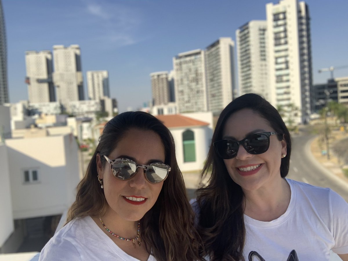 AldonzaGomLlat's tweet photo. Siempre tan presente...como siempre 
Te quiero @lisset_hj  #BF4E https://t.co/wYGyIwsFyI