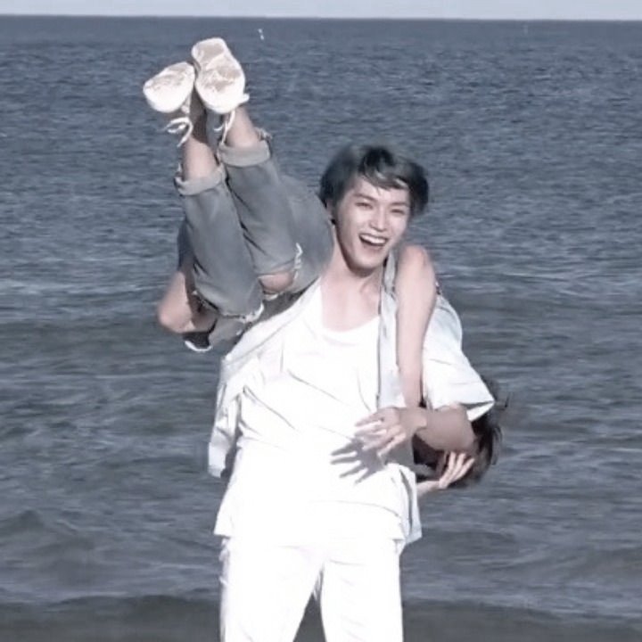 เว ⟢ tweet media