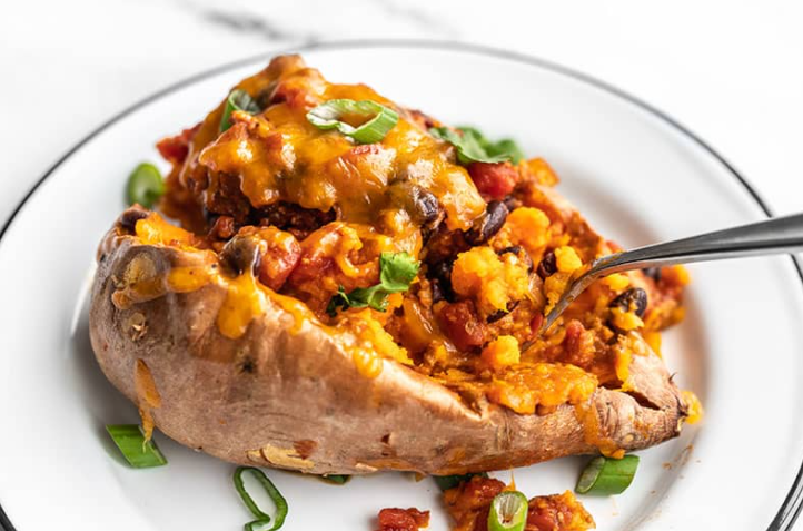 weRConED's tweet photo. Not sure what to make for dinner? 
We got you covered. 
Join us TONIGHT over zoom for a FREE cooking demo where we're going to make Turkey Chili Smothered Sweet Potatoes
Grab your ingredients and meet us here: https://t.co/8fTb2z8rAk #MentalHealthMatters #MentalHealthAwareness https://t.co/JtDGqyRdMU