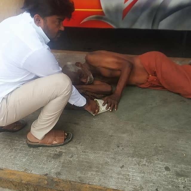 Kaapaantrust's tweet photo. #காப்பான்அறக்கட்டளை #சார்பாக #பசியில்லாபழநி #திட்டத்தின்கீழ் #420ஆம் #நாளான #இன்று #சாலைஓரங்களில் #வசிக்கும் #ஆதரவற்ற #நபர்களுக்கு #உணவு #வழங்கப்பட்டது..!!! https://t.co/TYo8TEK6ED