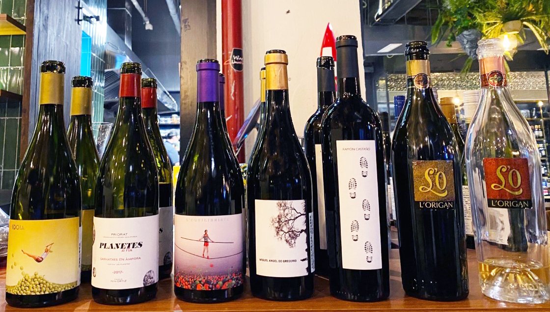 uvasfelices's tweet photo. Enjoying Uvas Felices wines, among others, in a great wine dinner with some sommeliers, clients and winelovers in the chinese restaurant Wine Universe from Chengdu. https://t.co/KbB8rdMPCf