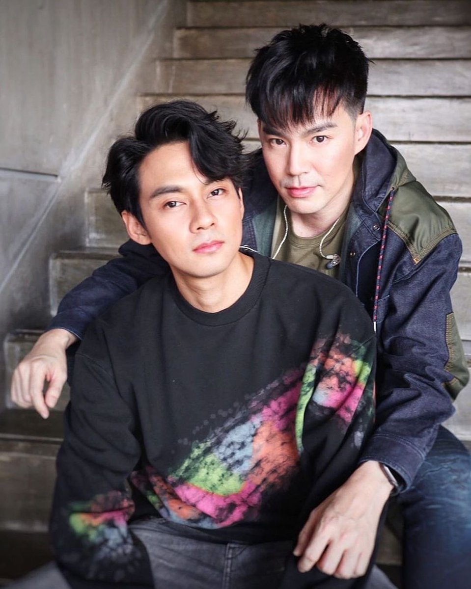mmint_jj_bk's tweet photo. ปีนี้ จะมีคอนเสิร์ตครบรอบ 20 ปี D2B มั้ยคะ ยื่นไมค์สัมฯ 🎤 นุจะเก็บตังค์รอไปกรี๊ดข้างเวที 💸
ใดใดแล้ว D2B อยู่ในชีวิตเรามาเกินครึ่งชีวิตอีกนะ คำว่า โตมากับ D2B เนี่ย ไม่เกินจริง 💙
#TPopsStageEP8 #แดนวรเวช #บีมกวี #แดนบีม #D2B https://t.co/w58hHAZVWX