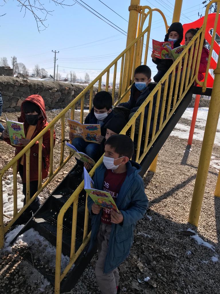 cobandedilkokul's tweet photo. #KOPRUKOYKUTUPHANELERHAFTASINDAOKUYOR
@skaygusuz 
@Erzurum_Mem 
@latifbagacli 
@hakancinarmem 
@TokayIsler
@koprukoymem https://t.co/ThqMEKyibt