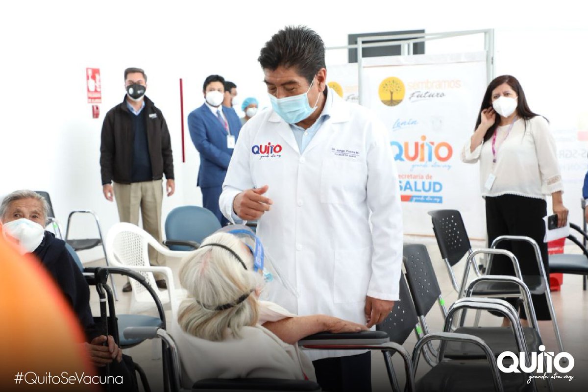 MunicipioQuito's tweet photo. ⚠️ ATENCIÓN ⚠️ INICIA EL MAYOR PLAN DE #VacunasParaQuito EN LA HISTORIA DE LA CAPITAL. 👏
#ElAlcaldeMédico, @LoroHomero, visitó el CAT, para verificar el proceso de vacunación 💉 a adultos mayores 👴🧓👵 de la ciudad, junto al Ministerio de @Salud_Ec.
¡#Prepárate, #QuitoSeVacuna! https://t.co/2ulhsmme1q