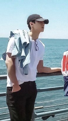 lastspring94's tweet photo. 난 세훈의 존재가 테스토스테론 존재의 가치를 증명한다고 생각해,, 도드라진 목젖 넓은 어깨 좁은 골반 드러난 핏줄 뼈대....;;; https://t.co/jSbHNZ9FFt