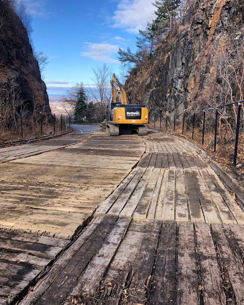 NorthMatBridge's tweet image. Roads on roads on roads...literally. We're preventing cracks and damage to the existing asphalt, helping keep this roadwork project on budget and on track. ✅