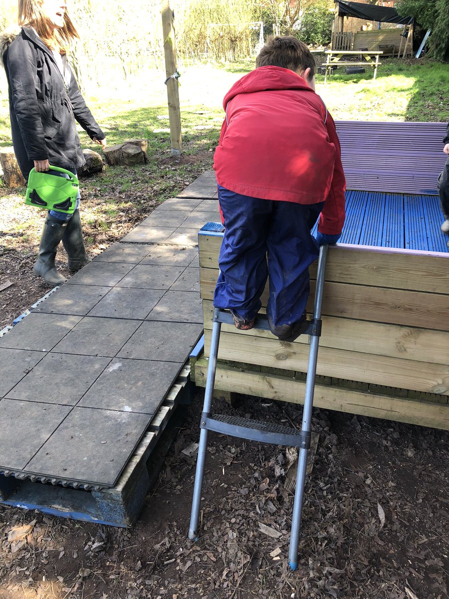 Fruitsforest16's tweet photo. It’s been a long winter but to have these guys back in the sunny woods today has been just the best! Toddlers and preschoolers playing, climbing, creating, digging and discovering! #forestschool #outdorlearning @EYTagteam @cosydirect @Muddyfaces #selfemployed https://t.co/DwurepPDff
